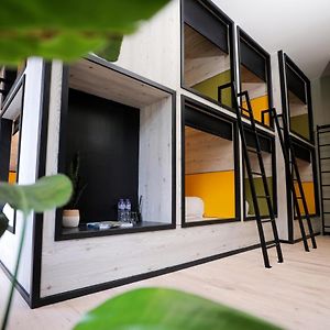 Capsulehotel met een Gezamenlijke Badkamer
